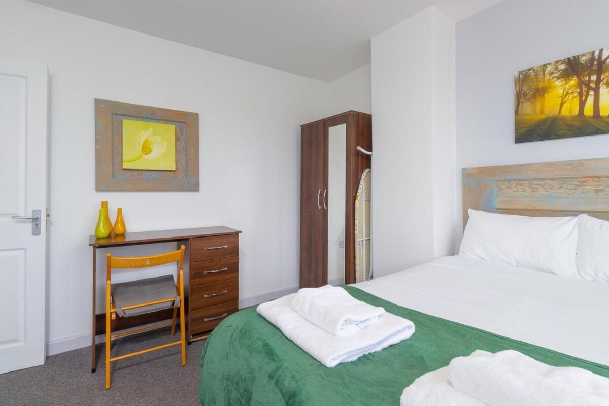 4br With Private Parking Holiday home