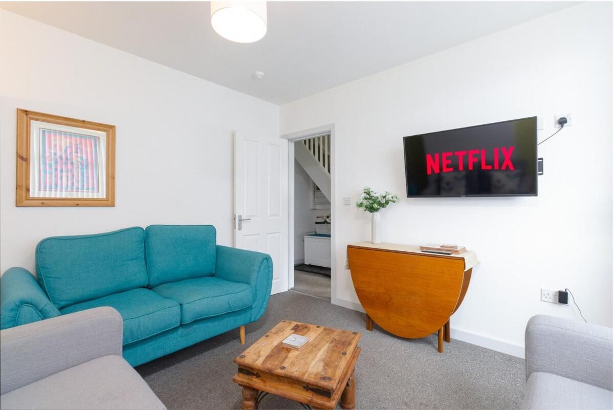 Holiday home 4br With Private Parking Coventry