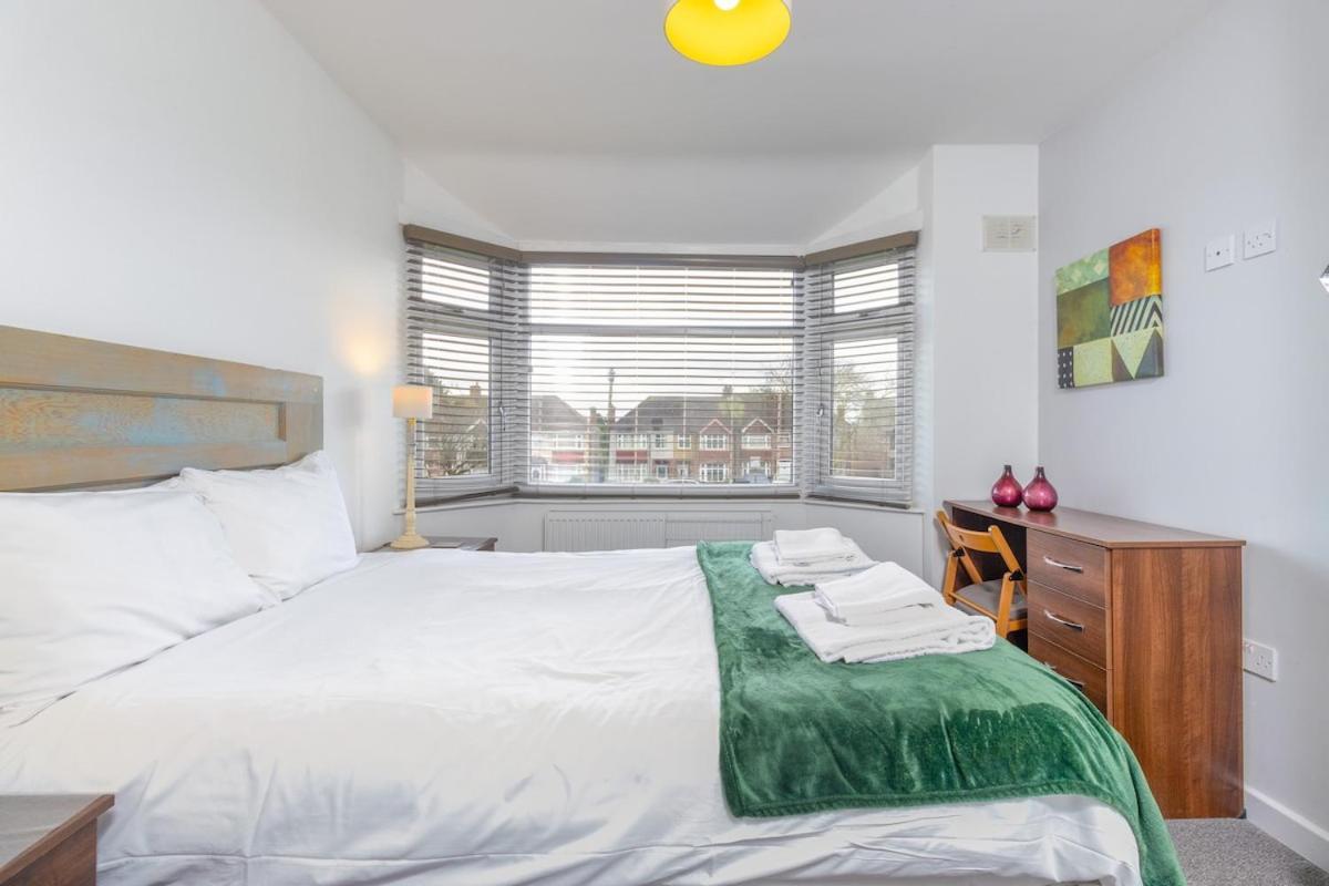 Holiday home 4br With Private Parking *