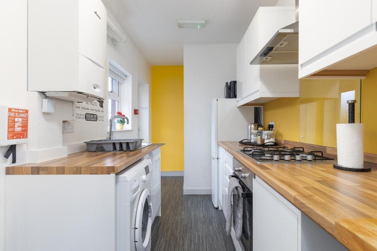 4br With Private Parking Holiday home *